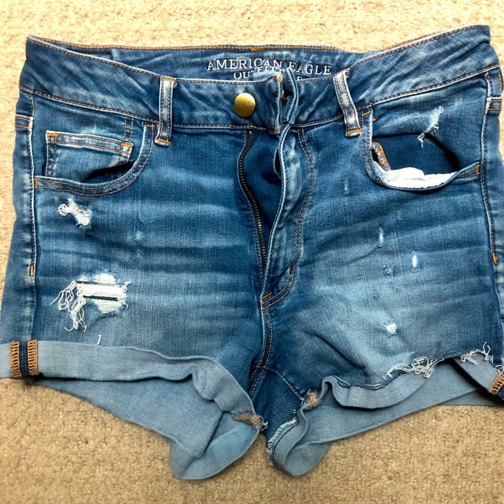 AMERICAN EAGLE distressed denim shorts